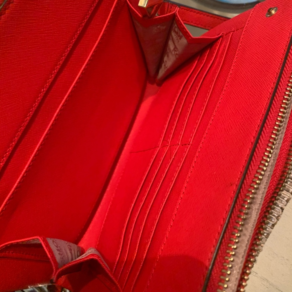 Michael Kors - Picture 2 of 3